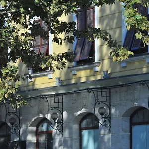 Hotel Monarc, Tirana
